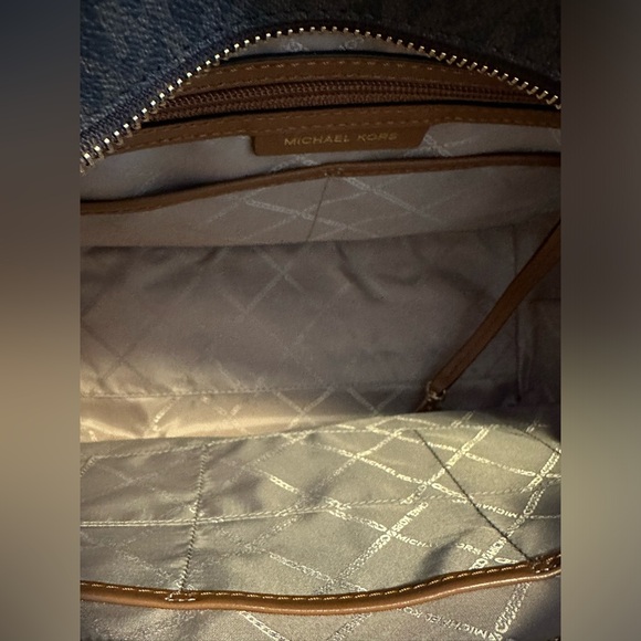 Michael Kors Sinclair Large Studded Tote - Picture 4 of 7